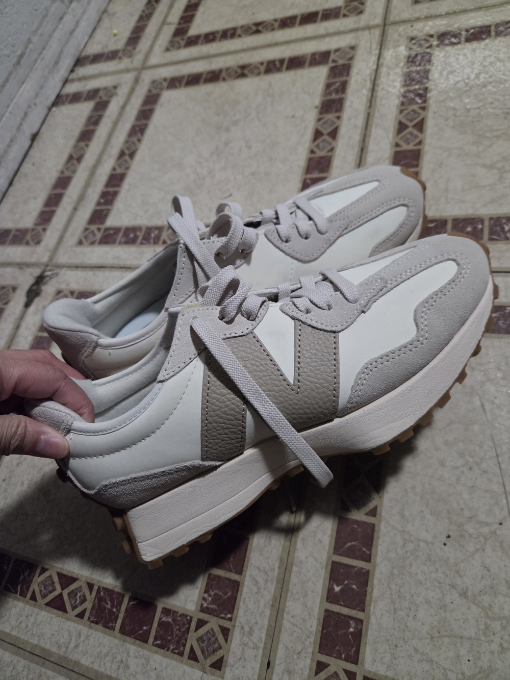 New Balance New Balance 327 Moonbeam Driftwood Sneakers White & Gray US 8 Womens